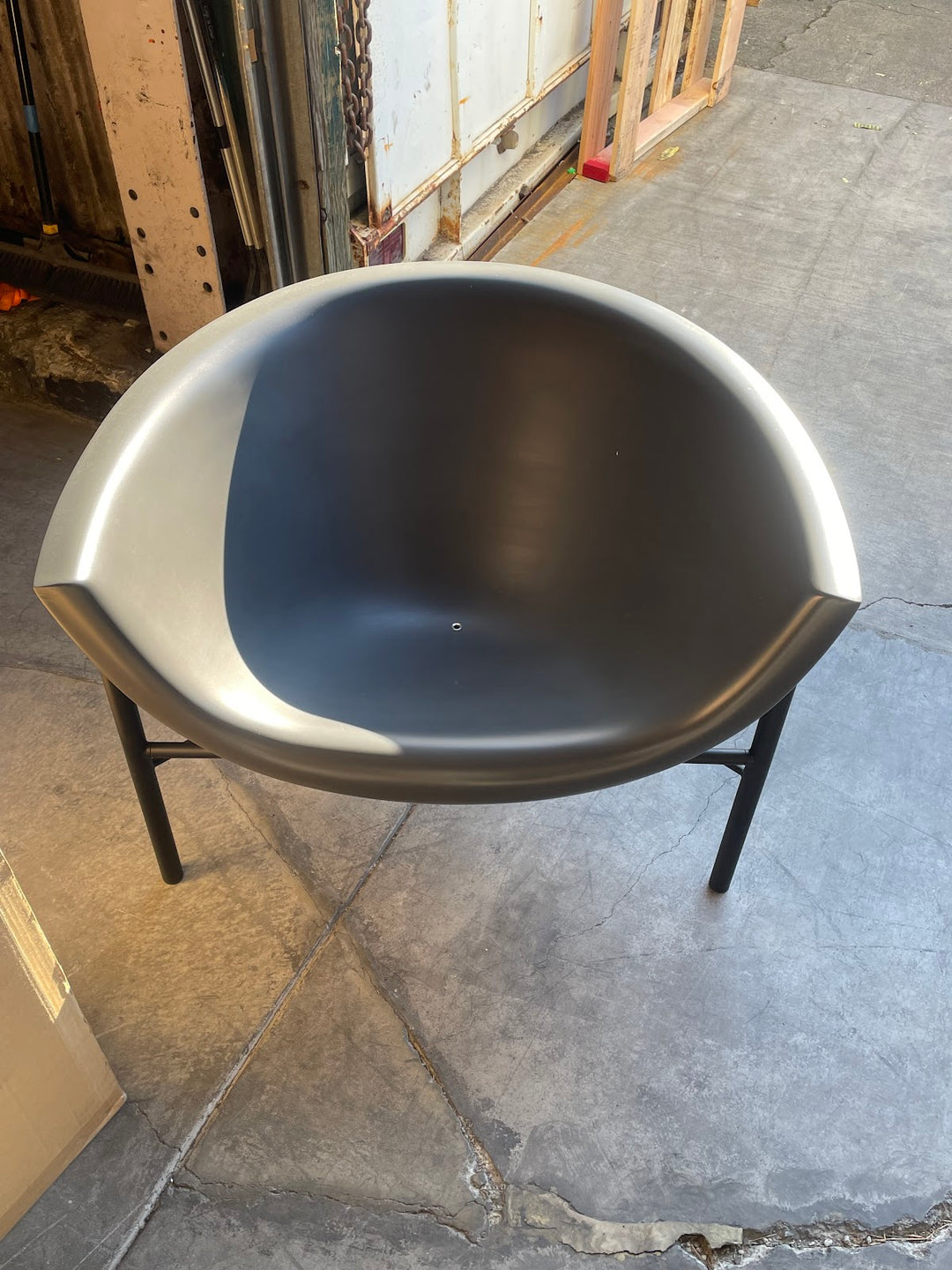 28 - Kosmos Chair - Graphite x Matte Black [OUTLET]