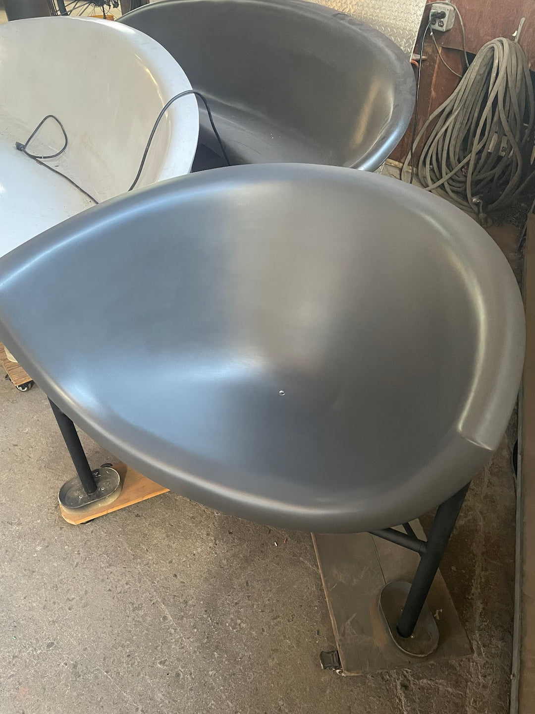 32 - Kosmos Chair - Graphite x Matte Black [OUTLET]